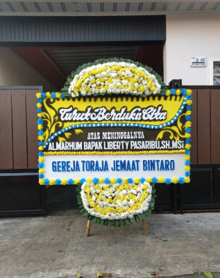 Papan Bunga Duka di Girian Atas