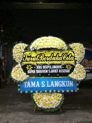 Papan Bunga Duka di Girian Atas